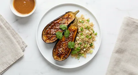 Misoglaserad aubergine med sesamkryddad quinoa