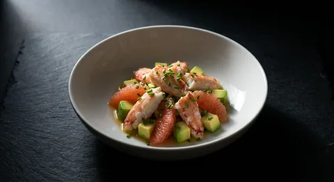 Krabbsallad med avokado och grapefrukt