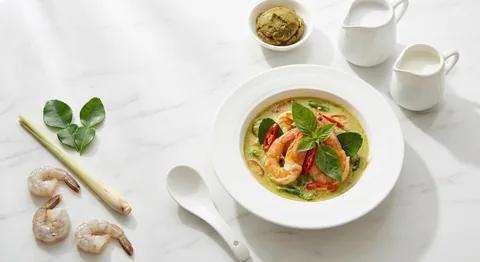 Thailändsk grön curry med räkor