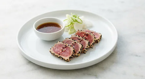 Tonfisktataki med ponzu och sesam