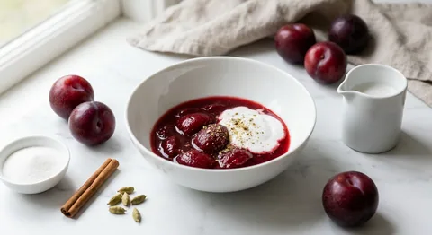 Plommonkompott med kardemumma och kokosgrädde